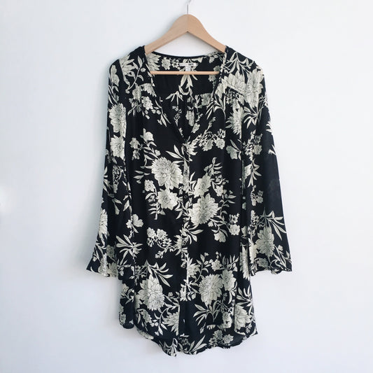 Amuse Society bell sleeve Floral Dress - size Small