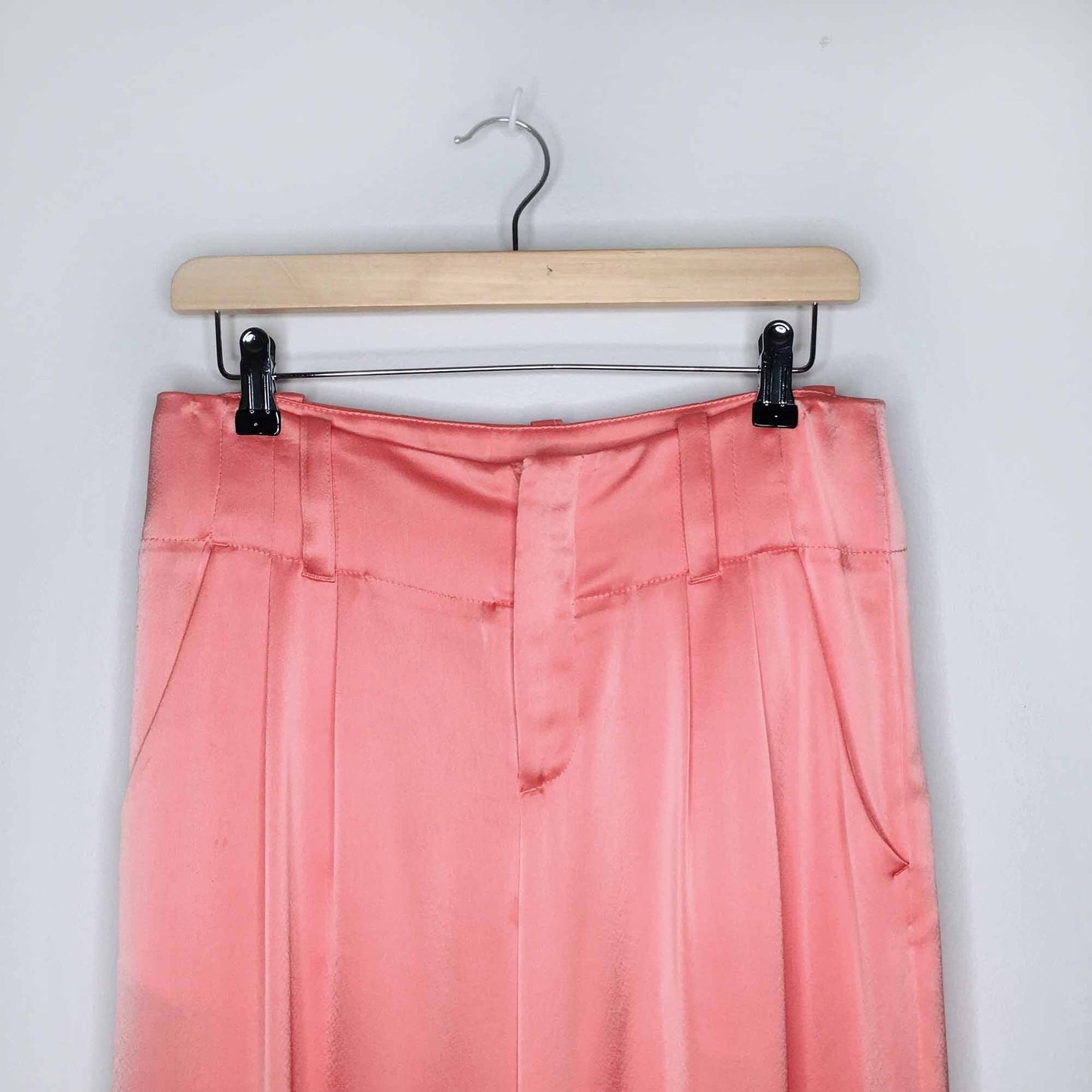 Alice + Olivia coral satin high rise wide leg trouser - size 4