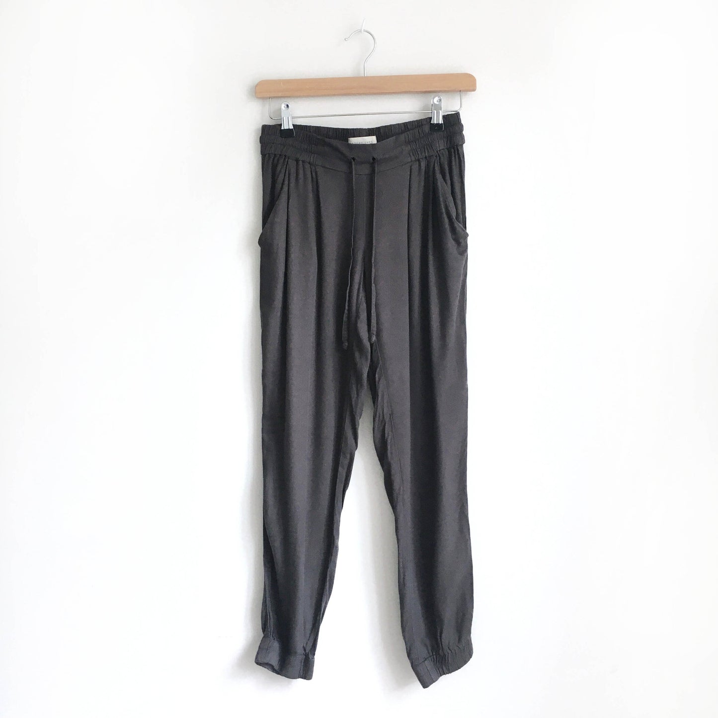 Azure Skies Aritzia Los Feliz Joggers - size xs