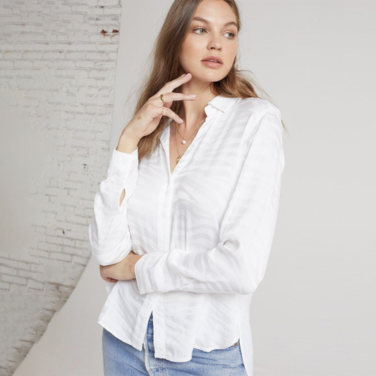 bella dahl white textured button down shirt - size medium