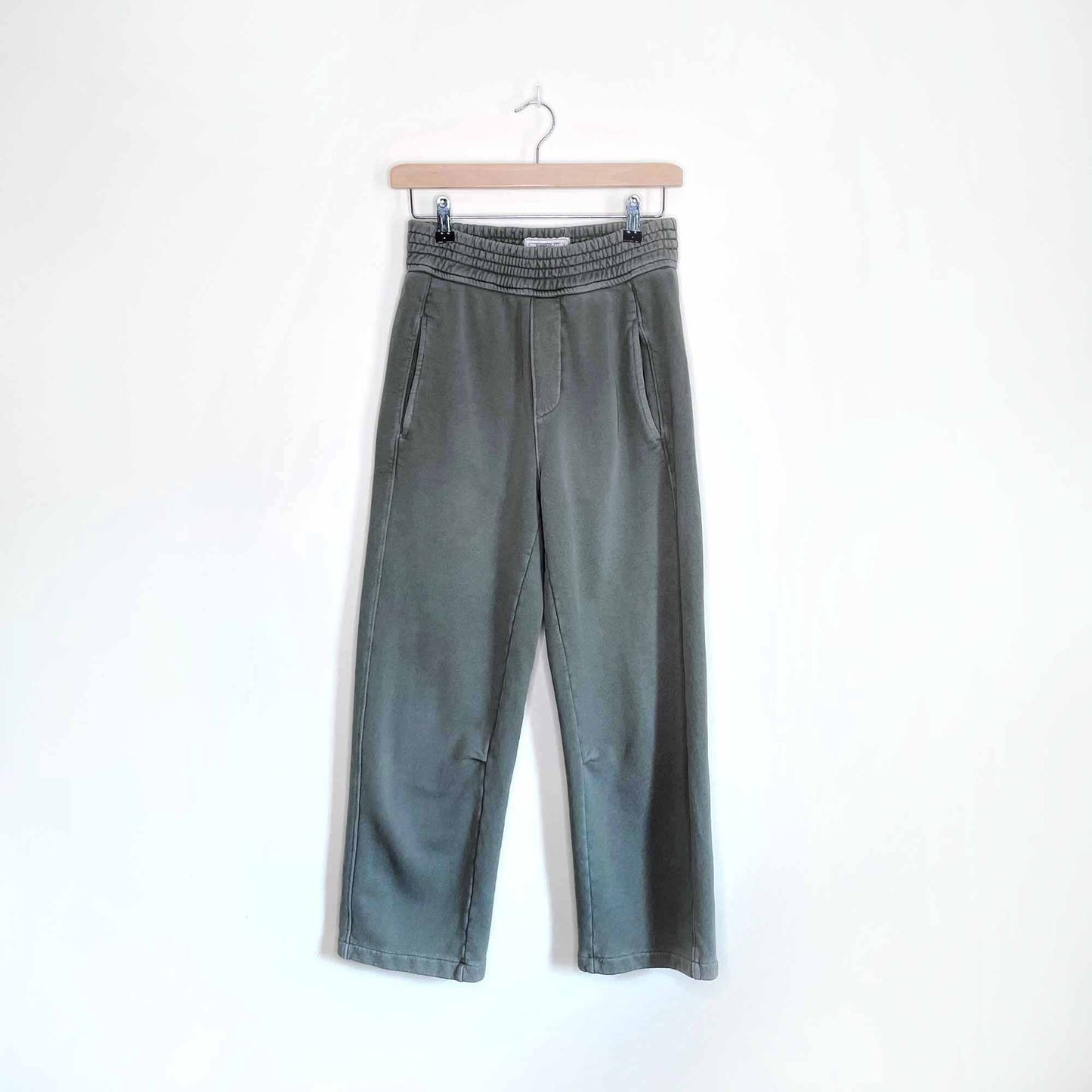 current elliott the barrel sweatpant in dusty olive - size 0