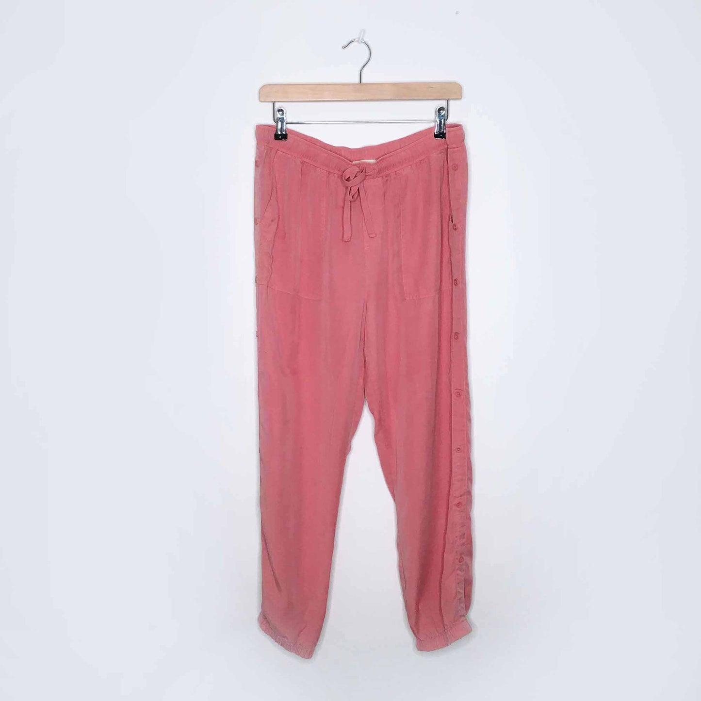 Cloth &amp; Stone pink buttoned tencel joggers - size Medium