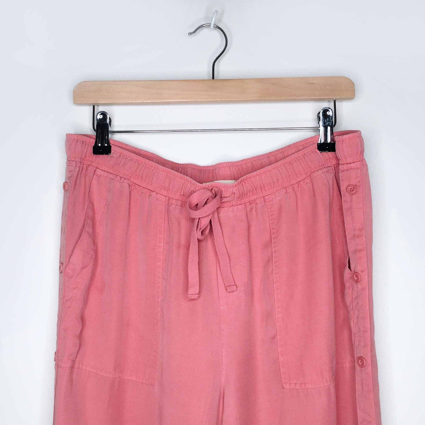 Cloth &amp; Stone pink buttoned tencel joggers - size Medium