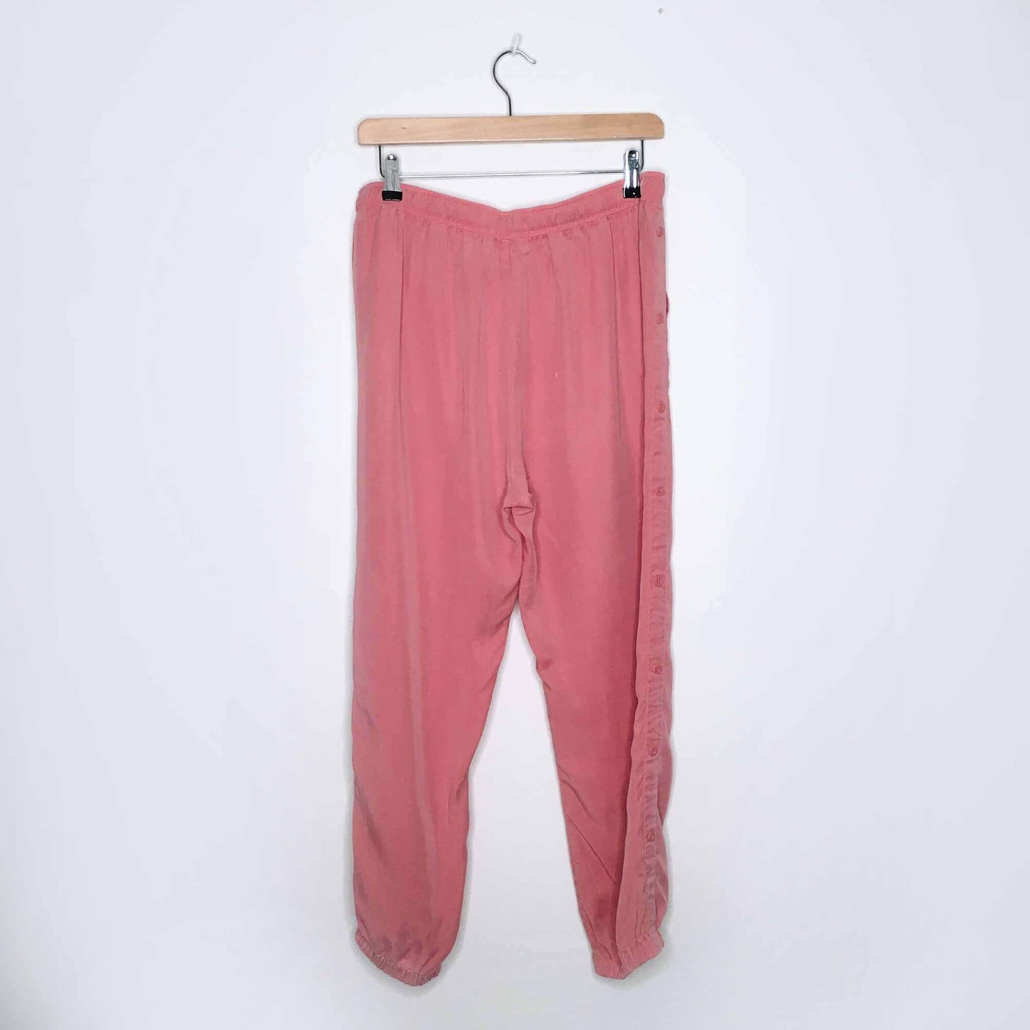 Cloth &amp; Stone pink buttoned tencel joggers - size Medium