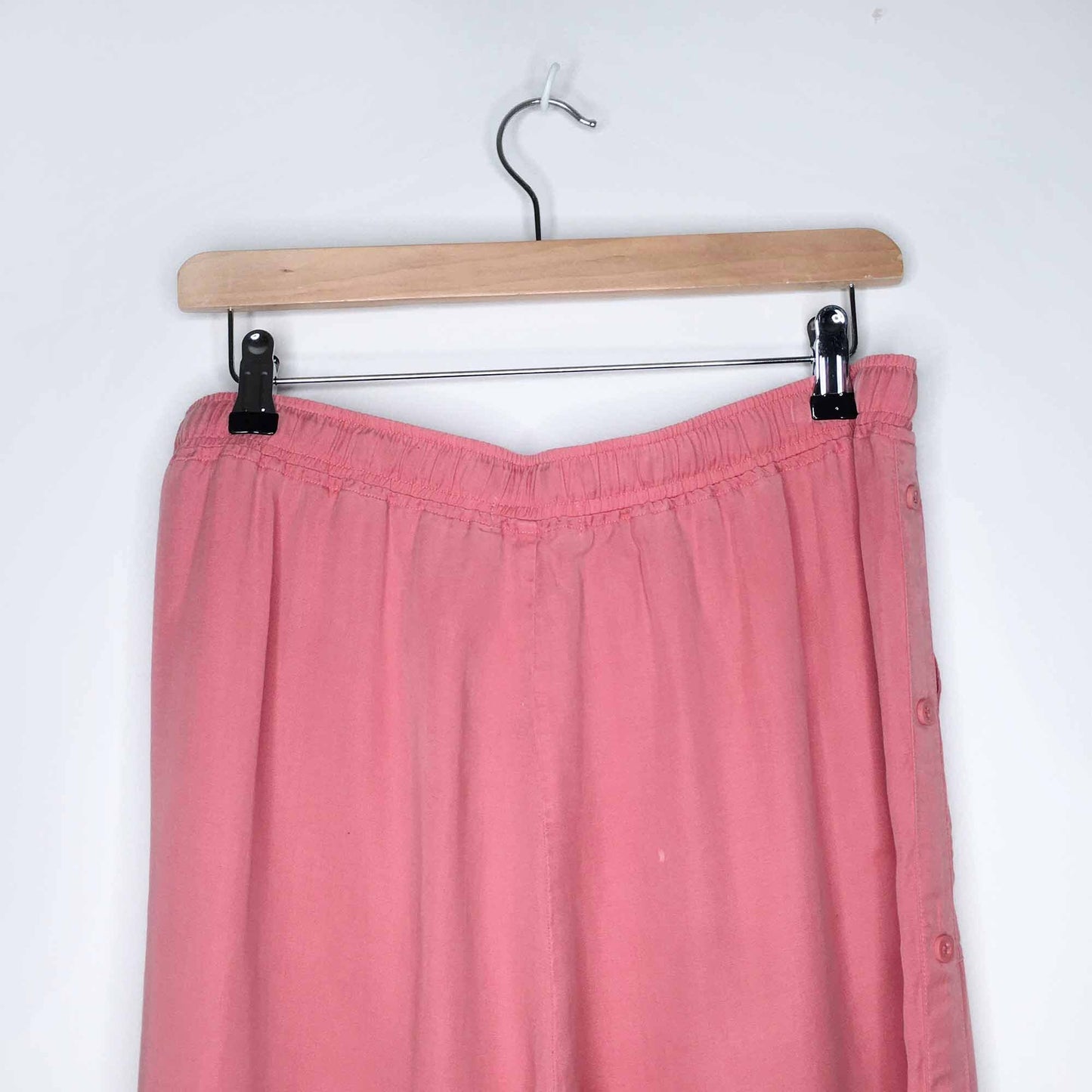 Cloth &amp; Stone pink buttoned tencel joggers - size Medium