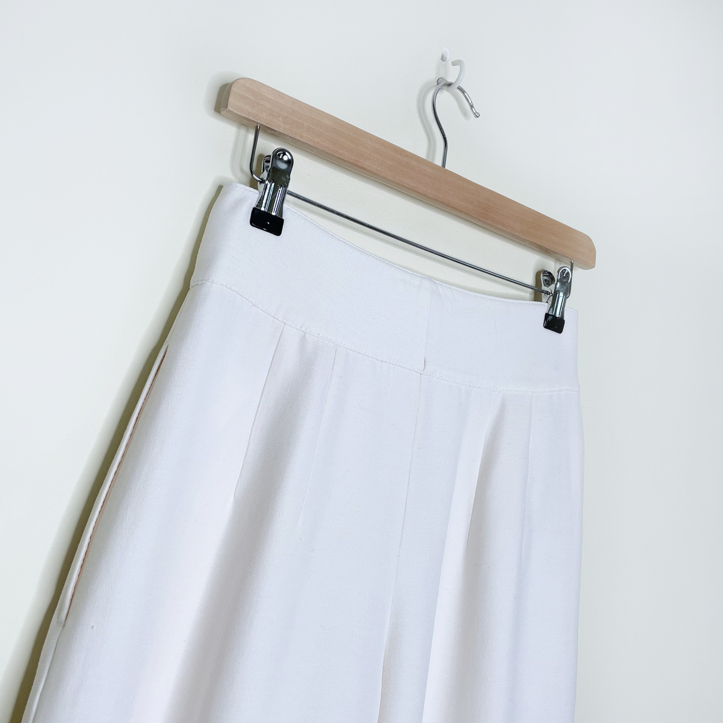 club monaco cream wide leg high rise trousers - size 2