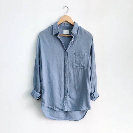 Aritzia - Community Veritas Shirt - size xs