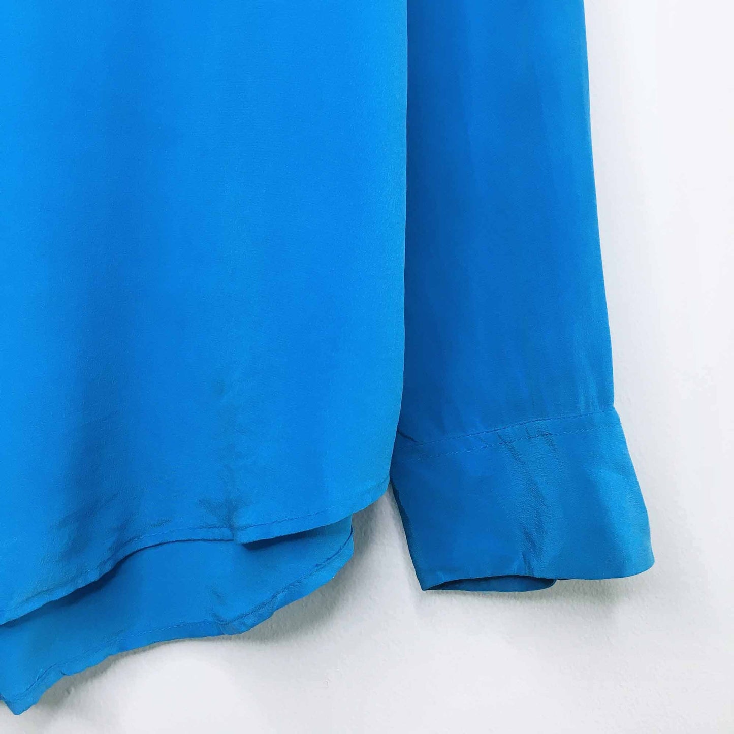 Equipment Femme electric blue silk button down - size Large