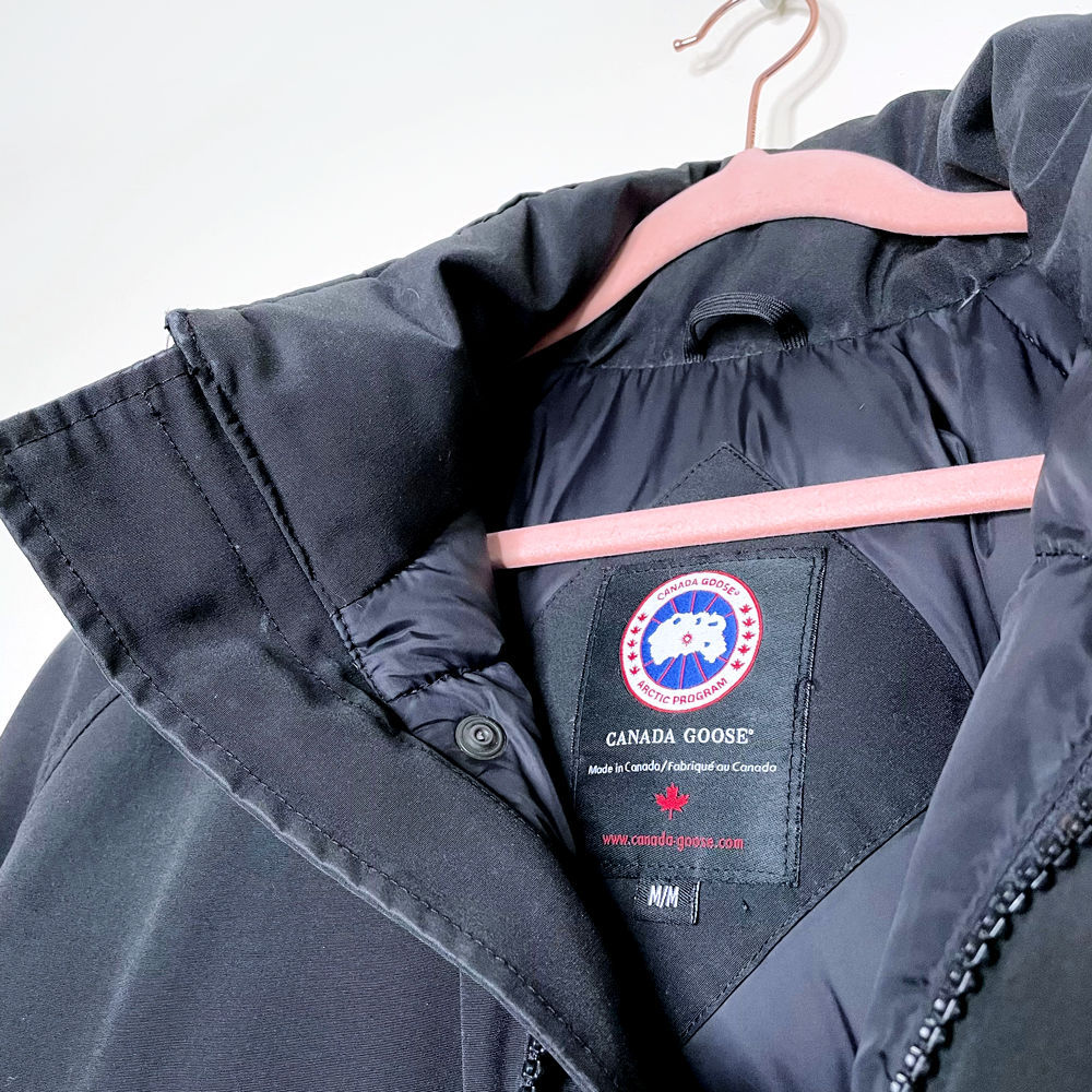 canada goose black short down chilliwack bomber jacket - size medium