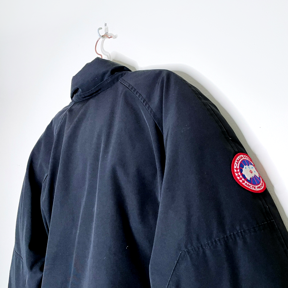 canada goose black short down chilliwack bomber jacket - size medium