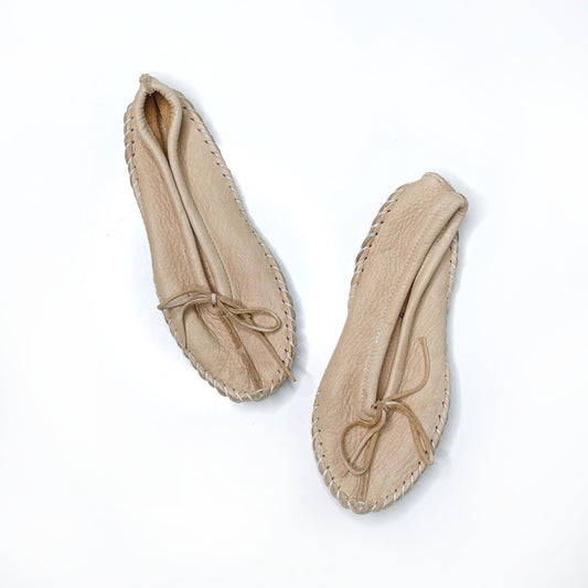 hides in hand leather ballet slipper moccasin - size 7