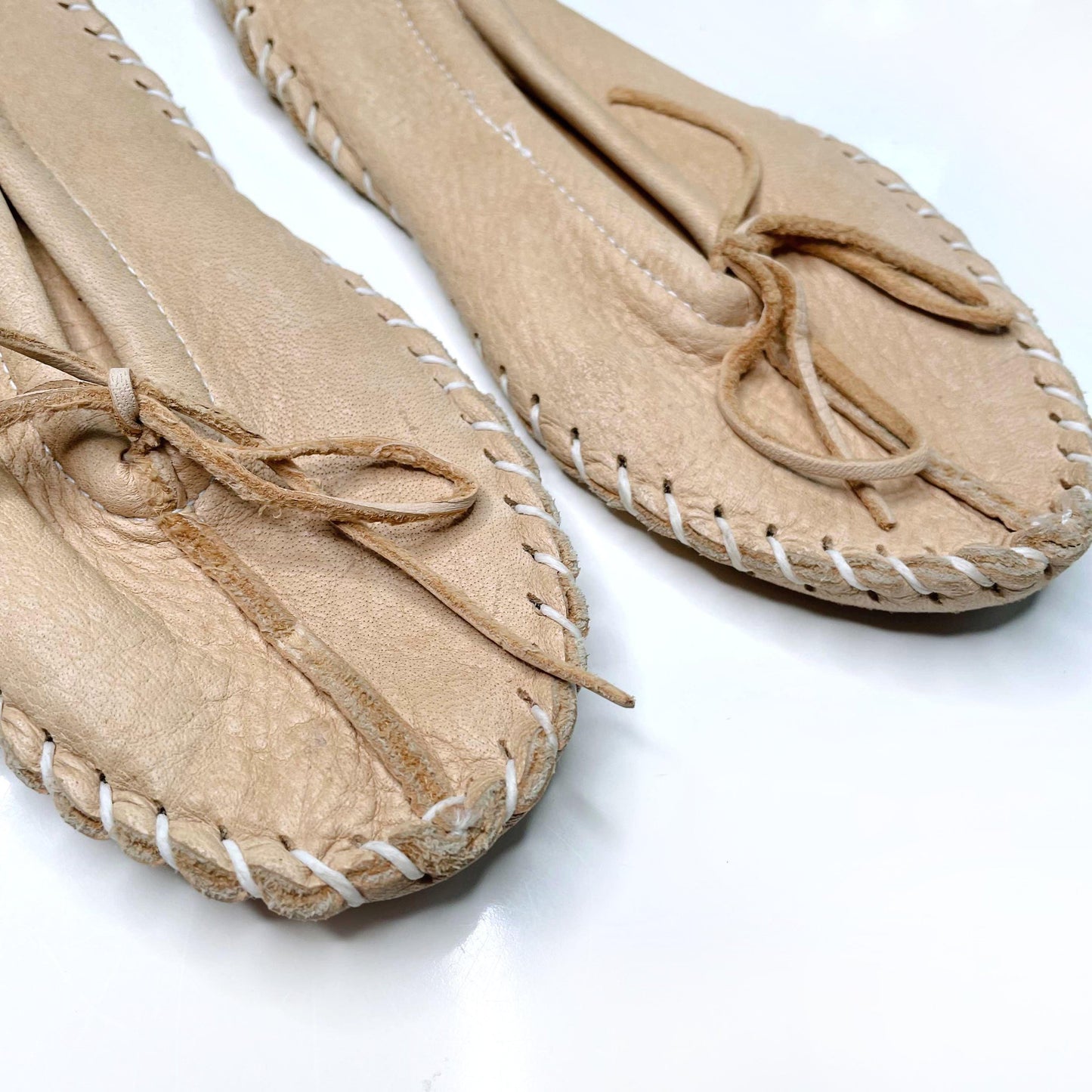 hides in hand leather ballet slipper moccasin - size 7