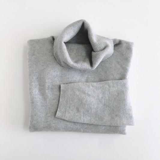 ISLE Cashmere Turtleneck - size Small