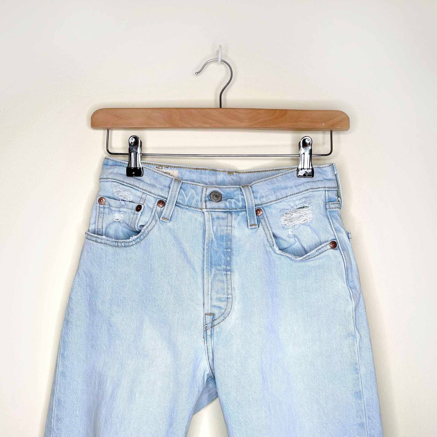 levi's 501 light wash button fly jeans - size 25