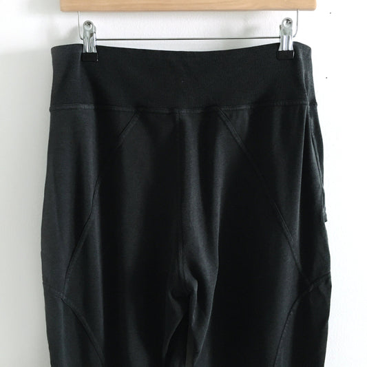 Lolë tapered joggers with ruched pocket - size Medium