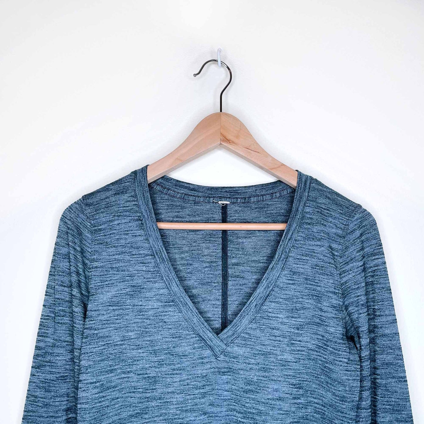 lululemon heather cinch back long sleeve v-neck top - size 4