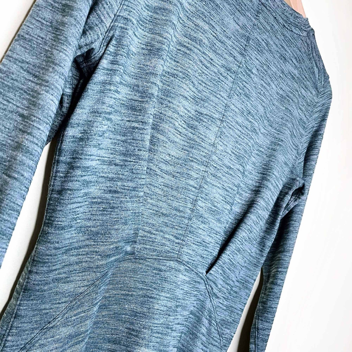 lululemon heather cinch back long sleeve v-neck top - size 4