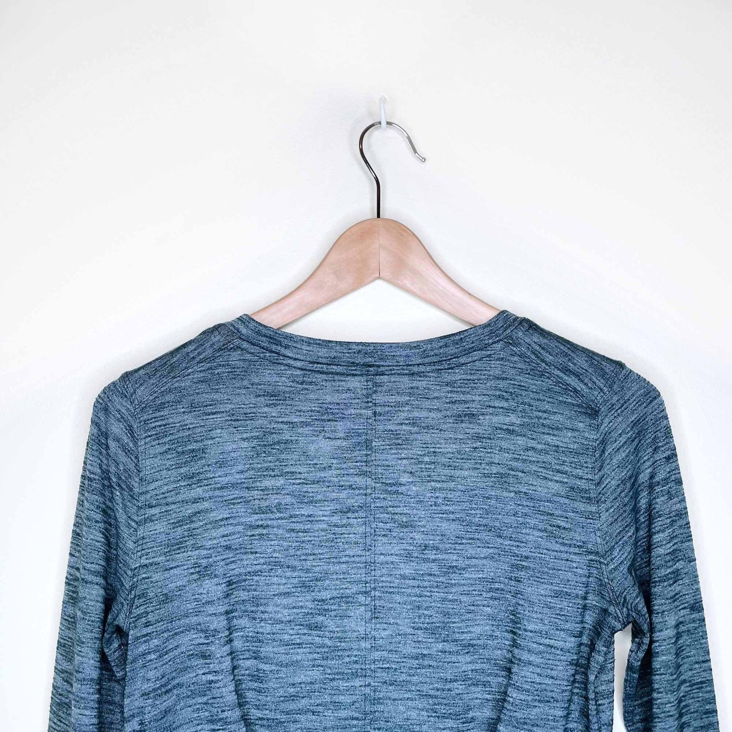 lululemon heather cinch back long sleeve v-neck top - size 4