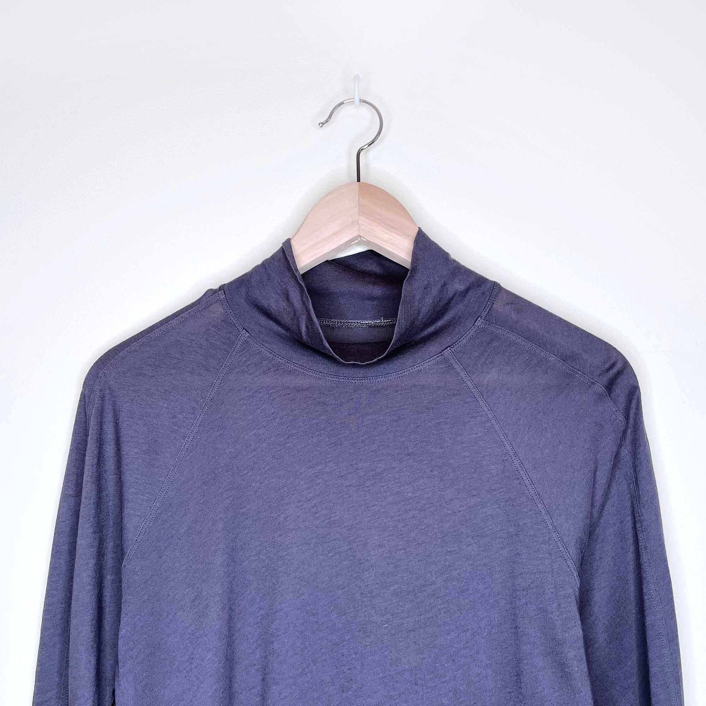 lululemon locarno lightweight pima cotton turtleneck - size 8/10