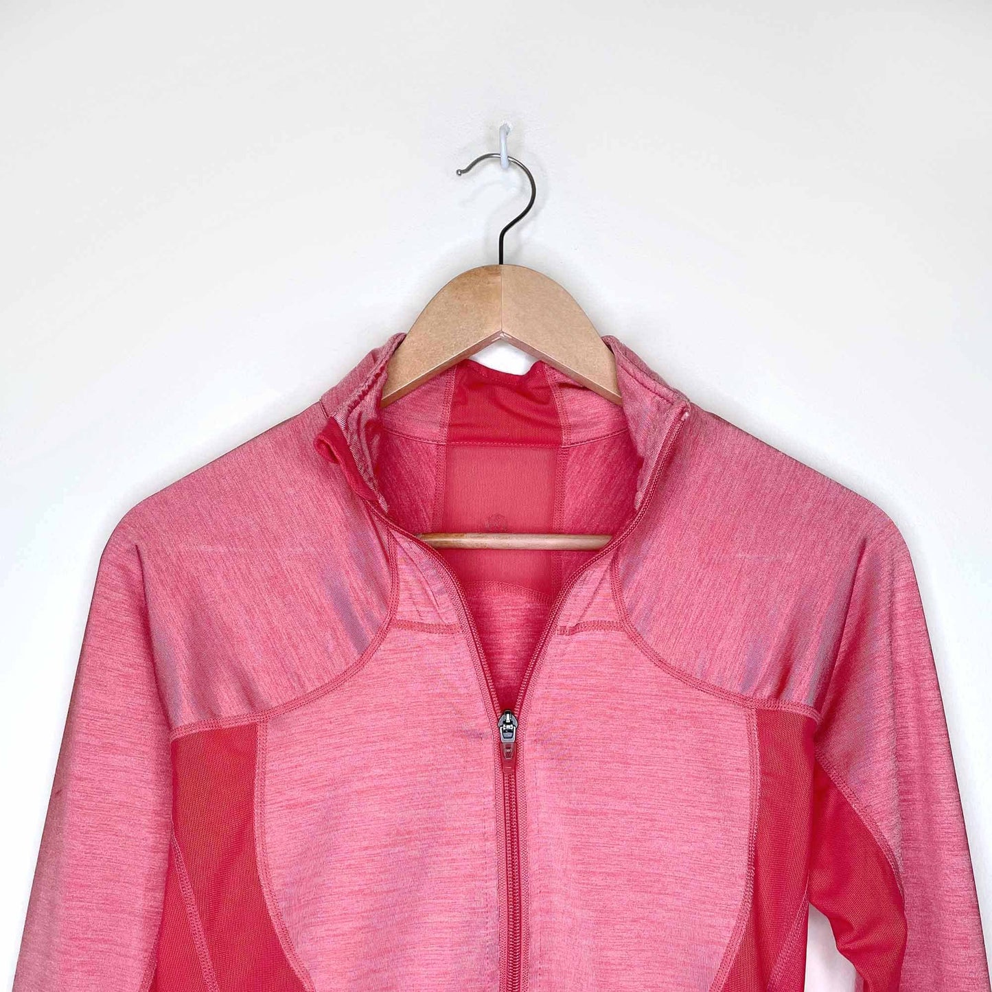 lululemon catch me air mesh panel running jacket - size 2