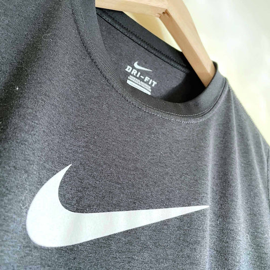 Nike swoosh dri-fit training tee - size Medium