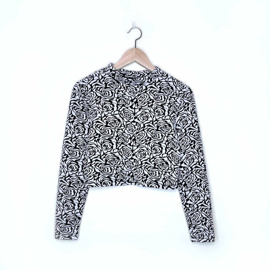 h&m dividend jacquard rose cropped long sleeve top - size medium