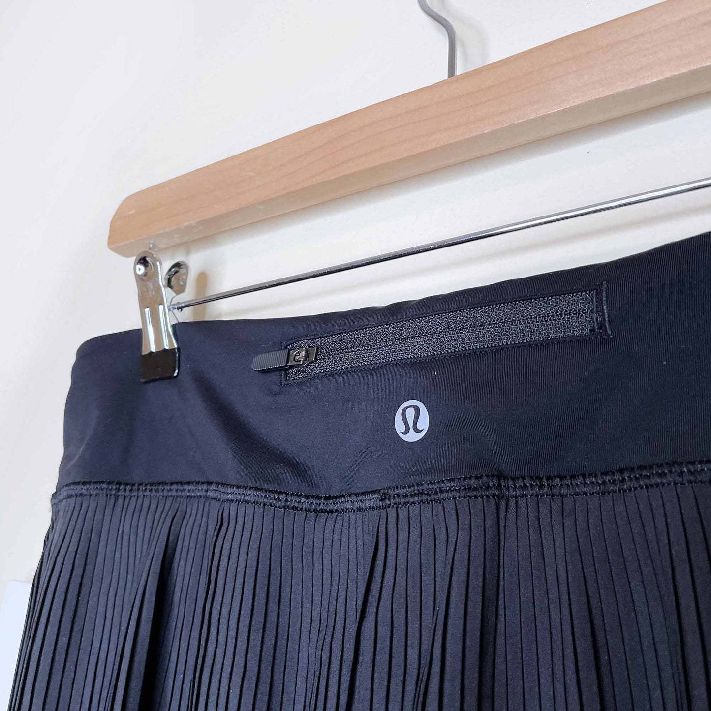 nwt lululemon black pleat to street skirt - size 8