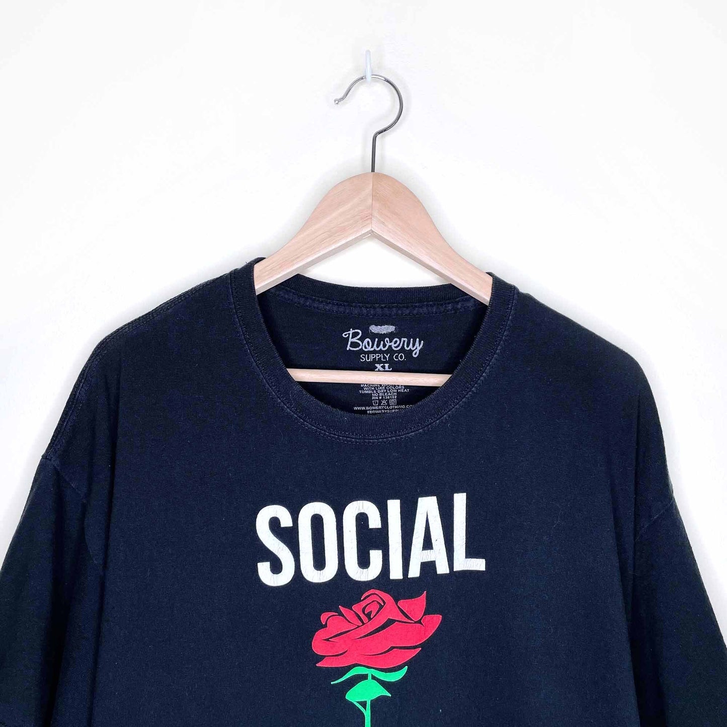 bowery social rose black tee - size xl