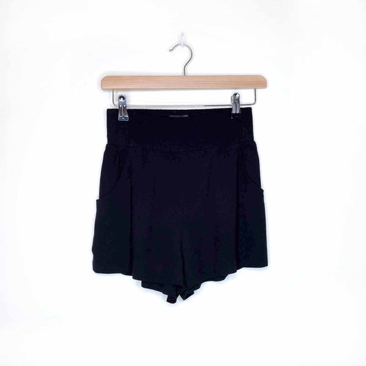 talula black high rise flowy shorts - size small