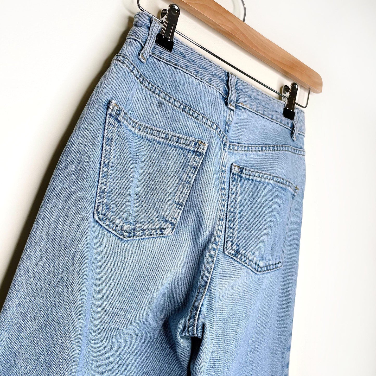 topshop high rise mom jeans in bleach - size 25