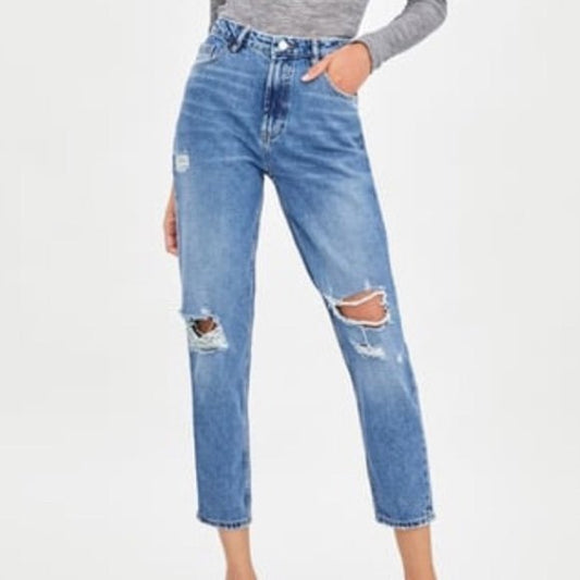 zara 90's mom fit high rise button fly ripped jeans - size 4