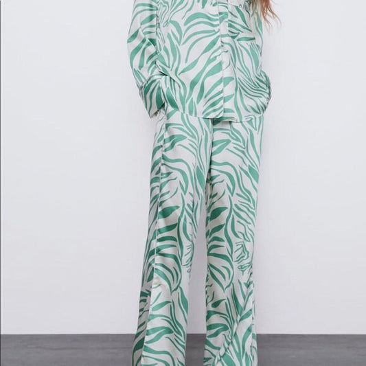 zara tropical green zebra pajama-style button down and wide leg pant set - size xs