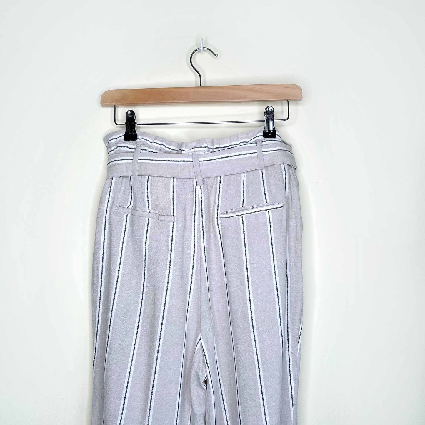 H&amp;M Linen-blend paper bag high rise striped pants - size 6